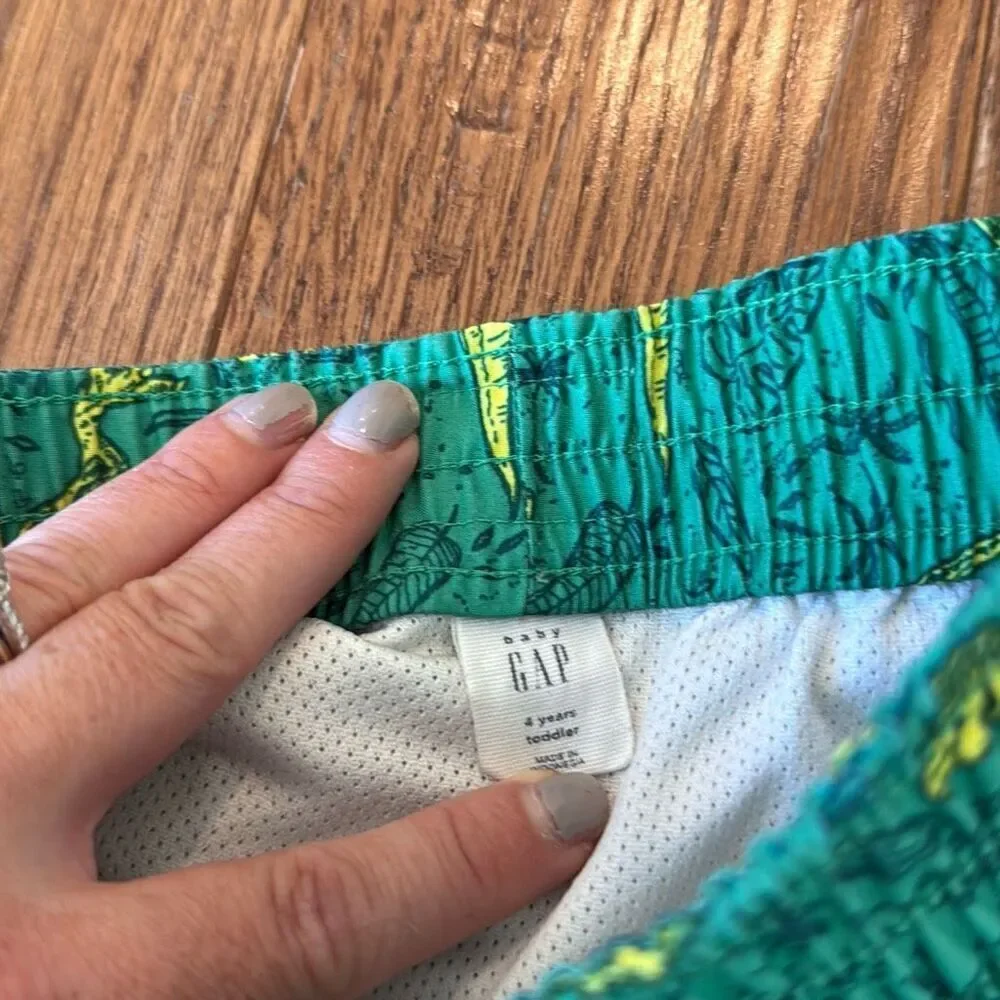 Boys swim trunk bundle Gap Coppertone Size 4/5
